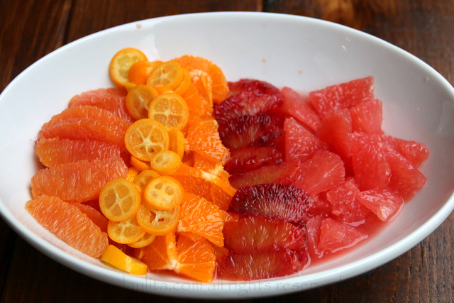 酱的柑橘水果段和片